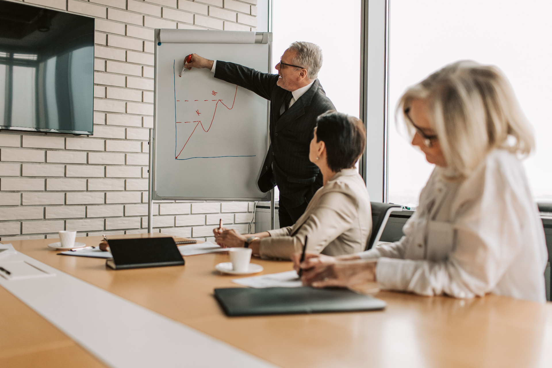 Mana Financial advisor leading a retirement planning workshop